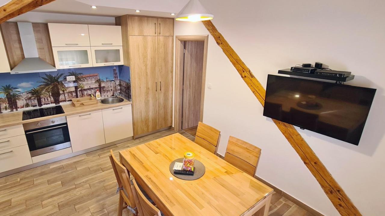 Attic Split Apartment Near City Centre ภายนอก รูปภาพ