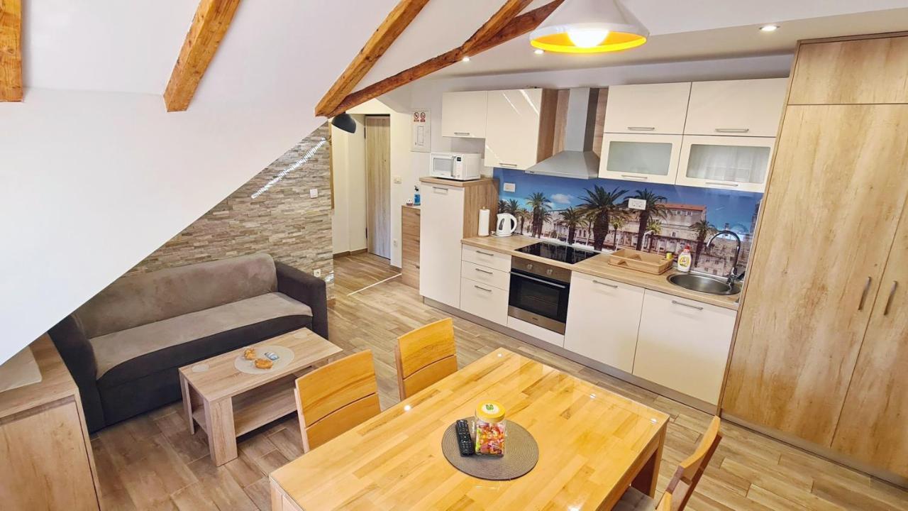 Attic Split Apartment Near City Centre ภายนอก รูปภาพ