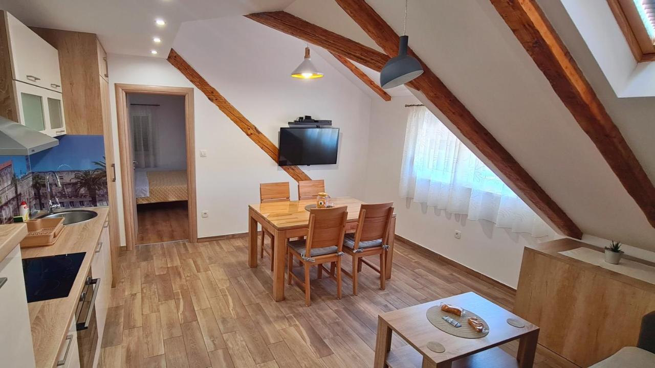 Attic Split Apartment Near City Centre ภายนอก รูปภาพ