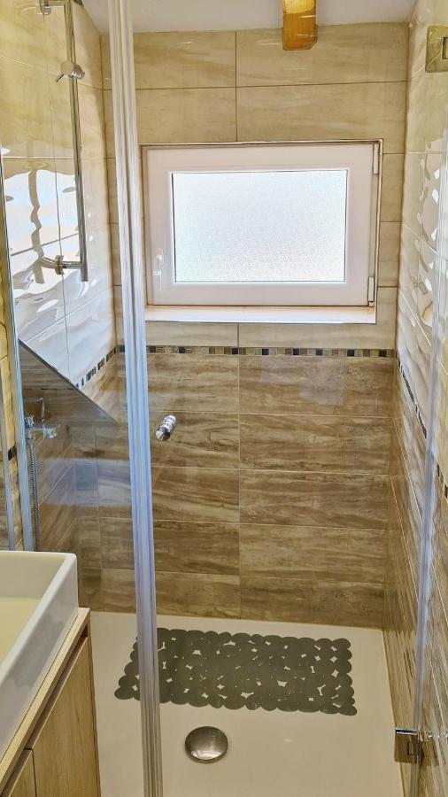 Attic Split Apartment Near City Centre ภายนอก รูปภาพ