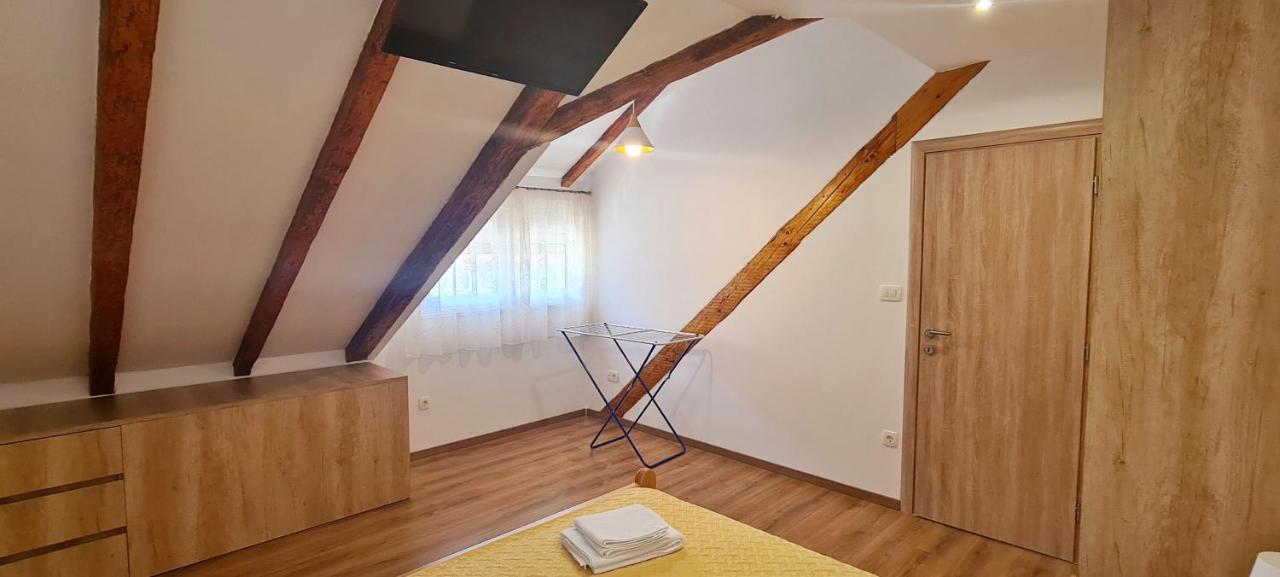 Attic Split Apartment Near City Centre ภายนอก รูปภาพ