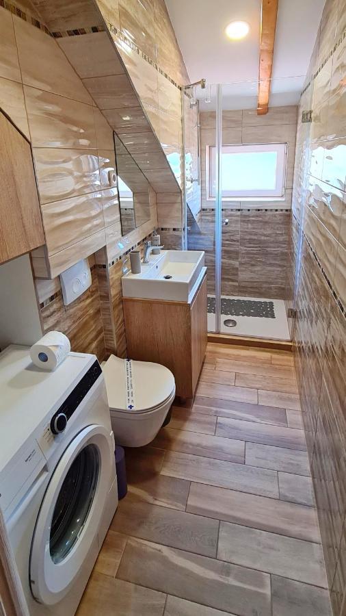 Attic Split Apartment Near City Centre ภายนอก รูปภาพ