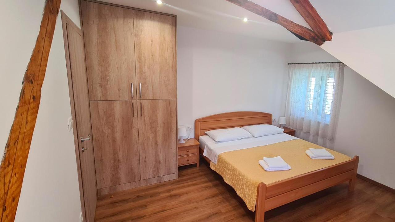 Attic Split Apartment Near City Centre ภายนอก รูปภาพ