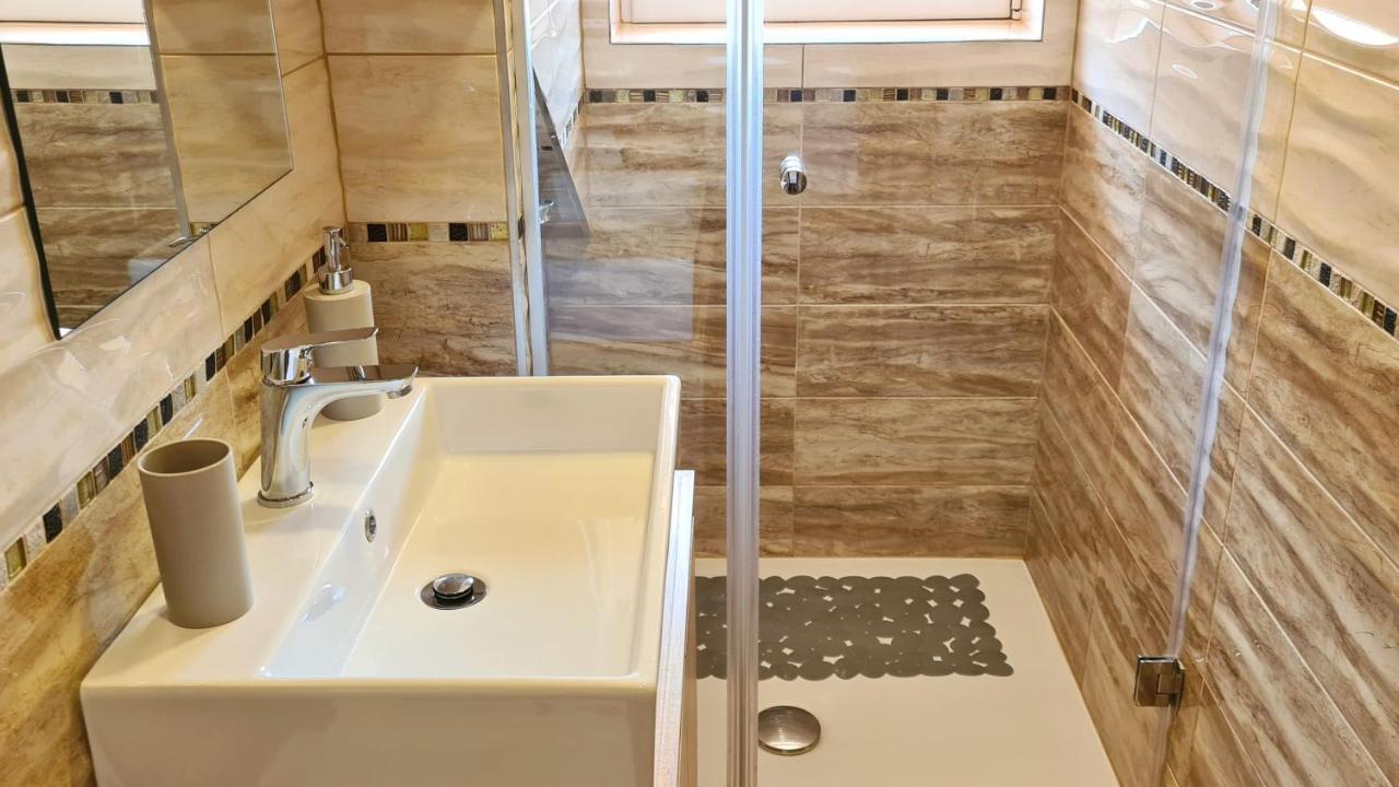 Attic Split Apartment Near City Centre ภายนอก รูปภาพ