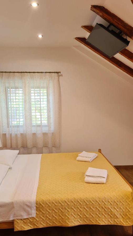 Attic Split Apartment Near City Centre ภายนอก รูปภาพ